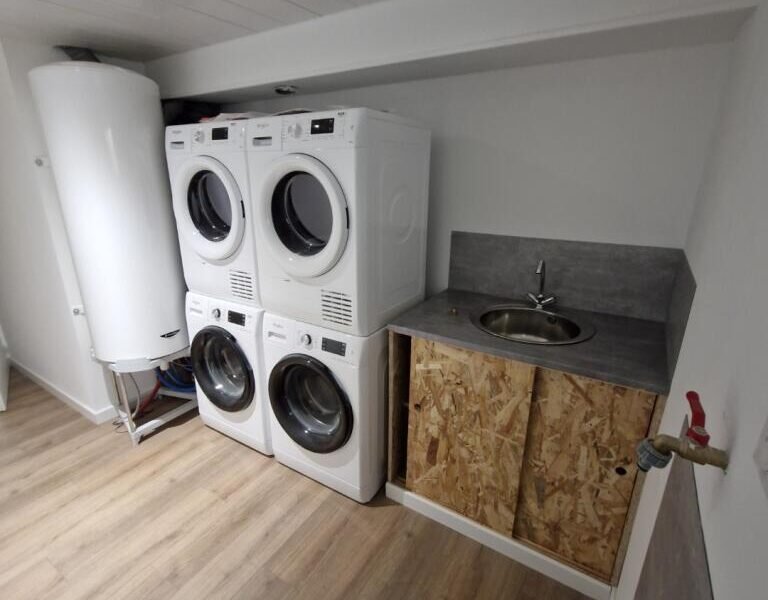 Chambre en colocation maison meublée