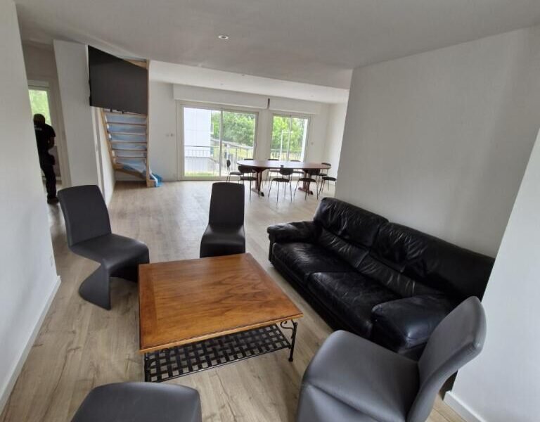 Chambre en colocation maison meublée