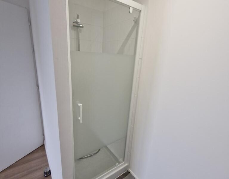 Chambre en colocation maison meublée