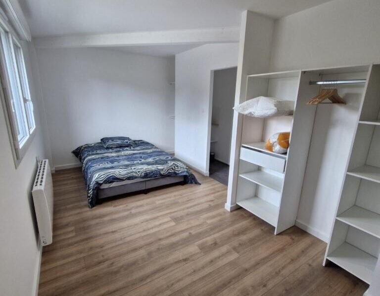 Chambre en colocation maison meublée